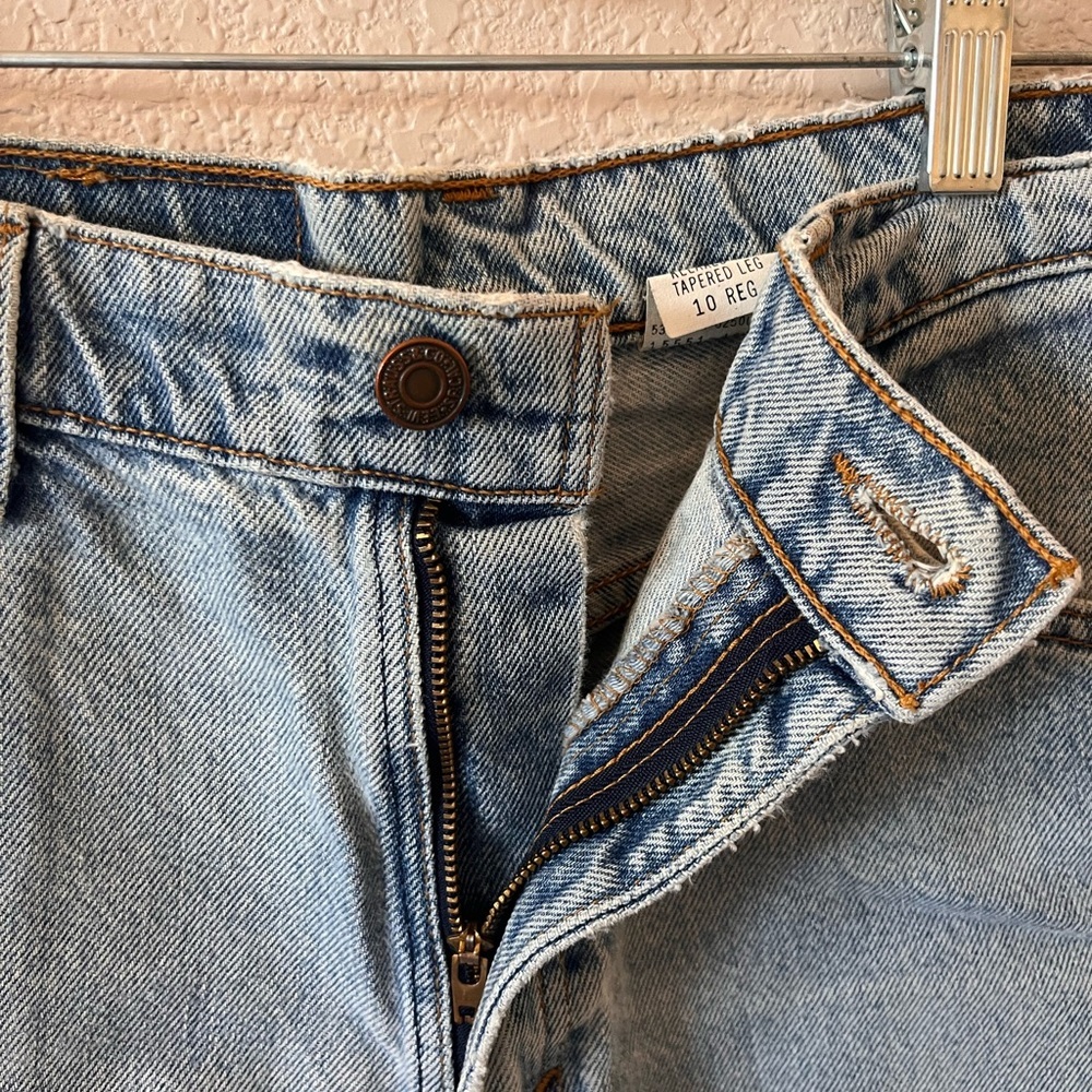 Levi’s High-Rise Light Blue Denim Jean Shorts - Picture 7 of 10
